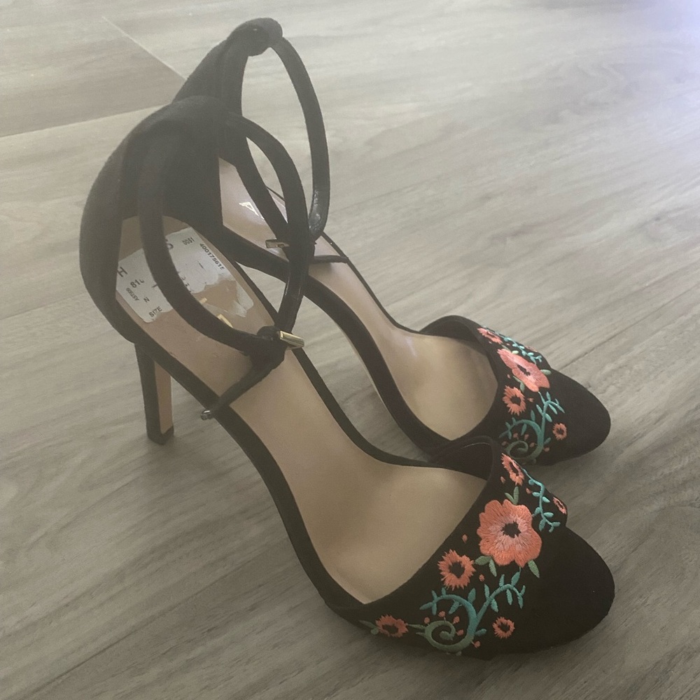 Black Heels With Flower Embroidery - Aldo